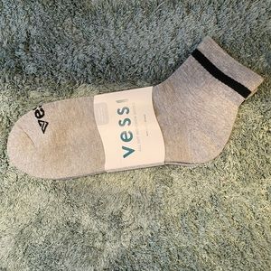 🚨NWT**VESSI ALL DAY MID-CREW SOCKS!